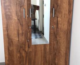 ENGINEERED WOOD WARDROBE 47